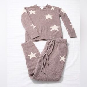 Super soft and comfy matching lounge set by Cupcakes and Cashmere 🤍